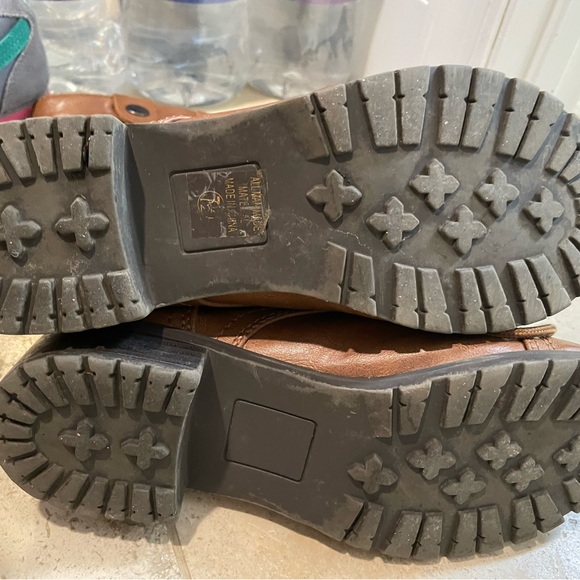 Lace up brown boots - Picture 8 of 8